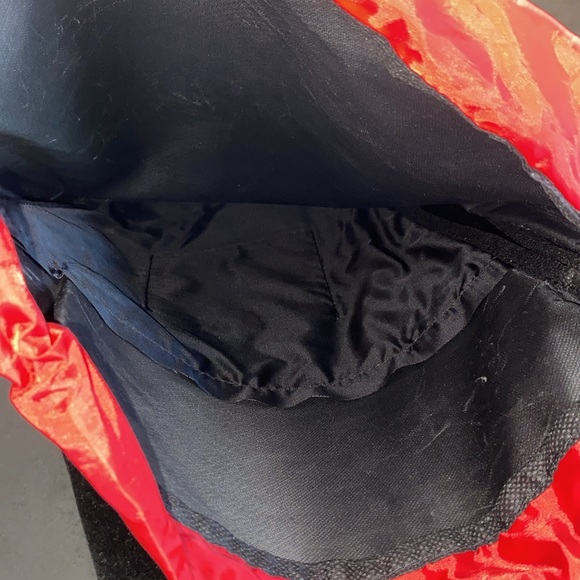 Expandable, sling, backpack, heavy duty area for your headphones to come through - Picture 7 of 7